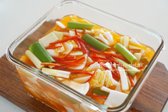 절인 알배추와 무를 밀폐용기에 담고 김칫 국물을 부어줍니다. 대파와 홍고추도 함께 넣어요. 채 썬 마늘과 생강을 넣고 고르게 섞어줍니다. 실온에서 하루 숙성한 후 냉장 보관하면 됩니다.