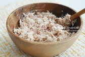 참치캔을 기름을 제거하여 준 뒤 마요네즈 2~3T, 후추 약간을 넣고 버무려줍니다.