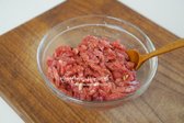 진간장 1 큰 술, 맛술 1/2 큰 술, 황설탕 1/2 큰 술, 간 마늘 1 작은 술, 참기름 1 큰 술, 후추 약간 넣고 간이 배도록 버무려줍니다.​