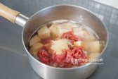 황설탕 2 큰 술, 물엿 1/3컵도 함께 넣어줍니다.