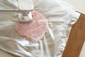 돼지고기 등심 600g을 준비하고 비닐팩에 넣고 망치로 두드려서 얇게 펼쳐줍니다.
