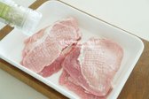 하나씩 겹치지 않게 올려가며 소금, 후추 약간을 뿌려 5~10분 정도 밑간합니다.