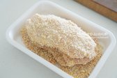 등심에 밀가루를 묻혀줍니다. 앞뒤로 돌려가며 달걀물을 입힌 뒤 빵가루를 꼼꼼하게 입혀줍니다.