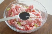 양념이 스며들면 진간장 2½ 큰 술, 참기름 1½ 큰 술, 후춧가루를 넣어줍니다.