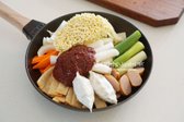 재료가 자작하게 잠기도록 물을 부어줍니다.
