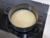 물이 끓으면 약불로 줄여 15분간 밥을 짓습니다.