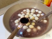 진간장 5큰술과 쯔유간장 3큰술을 넣어 간을 맞추고, 올리고당 2큰술로 단짠의 조화를 이룹니다.