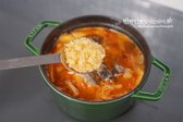 황설탕 1작은술, 된장 1작은술, 간 마늘 1큰술을 넣어 비린 맛을 잡고 감칠맛을 더합니다. 된장은 김치 염도에 맞춰 조절하세요.