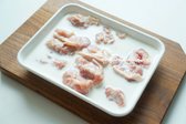 부드러운 닭다리살을 준비합니다. 우유에 10분 정도 담가 잡내를 없애고 식감을 부드럽게 만듭니다.