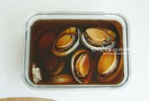 밀폐용기에 전복을 넣고 절임장을 넉넉히 부어준 뒤 냉장고에서 하루 동안 숙성해 줍니다.