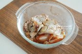 족발을 전자레인지에 1~2분 데워줍니다.