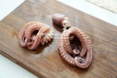 머리를 자르고, 다리도 반으로 잘라줍니다.