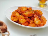 이 레시피는 적당히 매콤해 안주로 좋고, 냉동 새우를 사용하면 더욱 간편합니다.