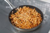​불을 끄고 참기름 1/2 큰 술, 통깨 약간 뿌려 건새우볶음을 완성해 줍니다.
