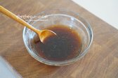 진간장 2 큰 술, 굴소스 1 큰 술, 올리고당 1 큰 술, 맛술 2 큰 술, 생강술(청주) 2 큰 술, 참기름 1 큰 술, 후추 약간 넣고 잘 풀어가며 섞어줍니다.