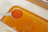 통에 물 2L를 붓고 매실액 150ml, 멸치액젓 80ml, 새우젓 건더기 4 큰 술, 새우젓 국물 3 큰 술, 굵은소금 1 큰 술을, 고춧가루 4 큰 술을 넣어줍니다.