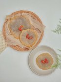 감자전 바닥이 노릇해지면 뒤집어 같은 방식으로 부쳐 맛있는 감자전을 완성합니다. 간식이나 안주로 활용하기 좋습니다.