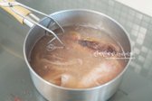 끓어오르는 상태에 오징어를 넣어줍니다. 데치기 시간은 30초~1분 사이면 됩니다.