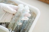 냉동 새우를 냉장 해동 후 식초 1 큰 술을 넣은 물에 5분 담가둡니다.