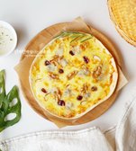 또띠아피자가 완성되었습니다! 허니 갈릭소스와 담백한 또띠아가 어우러져 별미로, 집에서 간단히 만들 수 있는 요리입니다.