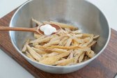 마요네즈 1/2 큰 술 넣고 조물조물 버무려주어요.
