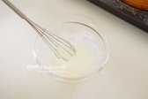 레몬즙 12g, 슈가파우더 45g을 섞어줍니다.