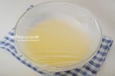 ​마들렌 반죽이 섞이면 랩을 씌워 냉장고에서 1시간 휴지해줍니다.