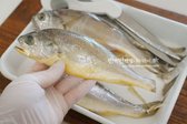 손질하고 소금물로 꼼꼼하게 씻은 뒤 헹구어 줍니다.​