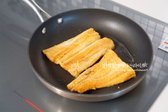 달군 팬에 식용유 약간 두르고 밑간해둔 재료를 구워줍니다.