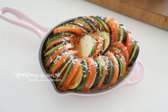 마지막으로 파르메산 치즈를 갈 뿌려줍니다.