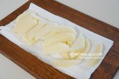 체에 밭쳐 물기를 탈탈 털어준 뒤 수분을 모두 제거해 줍니다.