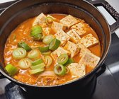 완성된 돼지고기 김치찌개는 깊고 진한 국물과 부드러운 김치, 쫄깃한 고기가 잘 어우러져 맛있습니다.