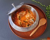 완성된 백종원 순두부찌개는 얼큰하고 부드러워 밥과 잘 어울리며, 노른자를 터뜨려 먹으면 감칠맛이 더해집니다.