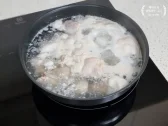 물은 보글보글 끓어오를 때까지만 끓여주세요.