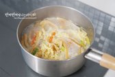 다시 끓어오르면 달걀물을 넣고 2~3분간 끓여줍니다.