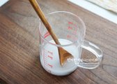 물 40ml 정도에 전분 가루 1 큰 술을 듬뿍 넣어 전분물을 만들어 줍니다.