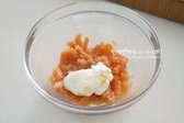 마요네즈 1 큰 술, 참기름 1/4 큰 술 설탕 한 꼬집을 넣어 섞어줍니다.