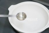 냄비에 물 400~500ml 정도 부은 뒤 생강술 또는 청주 2큰술 넣어줍니다.