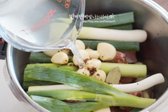 블랙커피 1봉, 진간장 2 큰 술, 생강술(청주)를 함께 넣어 맛과 향, 색을 더해줍니다.