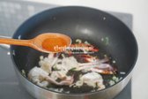 게를 넣고 같이 청주 1 큰 술을 넣어 볶아줍니다.