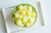 미리 파놓은 멜론볼을 올려줍니다