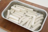 떡볶이 떡을 물에 불려줍니다.