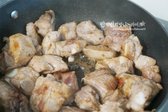 설탕을 넣고 중불에서 코팅을 해줍니다.