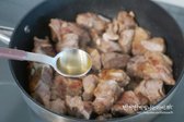 식초 1 큰 술을 넣어줍니다.