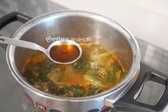 다시 끓어오르면 참치액 1 큰 술을 넣어줍니다.