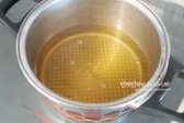 냄비에 멸치 다시마 육수 800ml 부어줍니다.