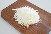 양배추는 일정한 크기로 잘게 채 썰어줍니다.