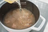 멸치 다시마 육수를 부어줍니다.