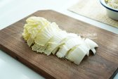 알배추부터 먹기 좋게 잘라줍니다.