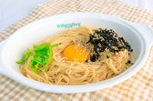 호다닥 만들어본 간장국수는 너무 익숙한 맛이라 금방 먹게 되더라고요. 노른자를 넣어 비비면 면이 촉촉하고 윤기가 나요.